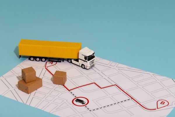 Wie optimiert man die Tourenplanung in der Logistik für eine verbesserte Zustellung?