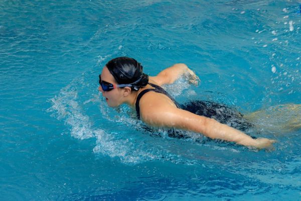 Wie verbessert man die Technik im Unterwasserschwimmen für Wettkampfschwimmer?